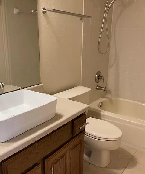 Upstairs full bathroom