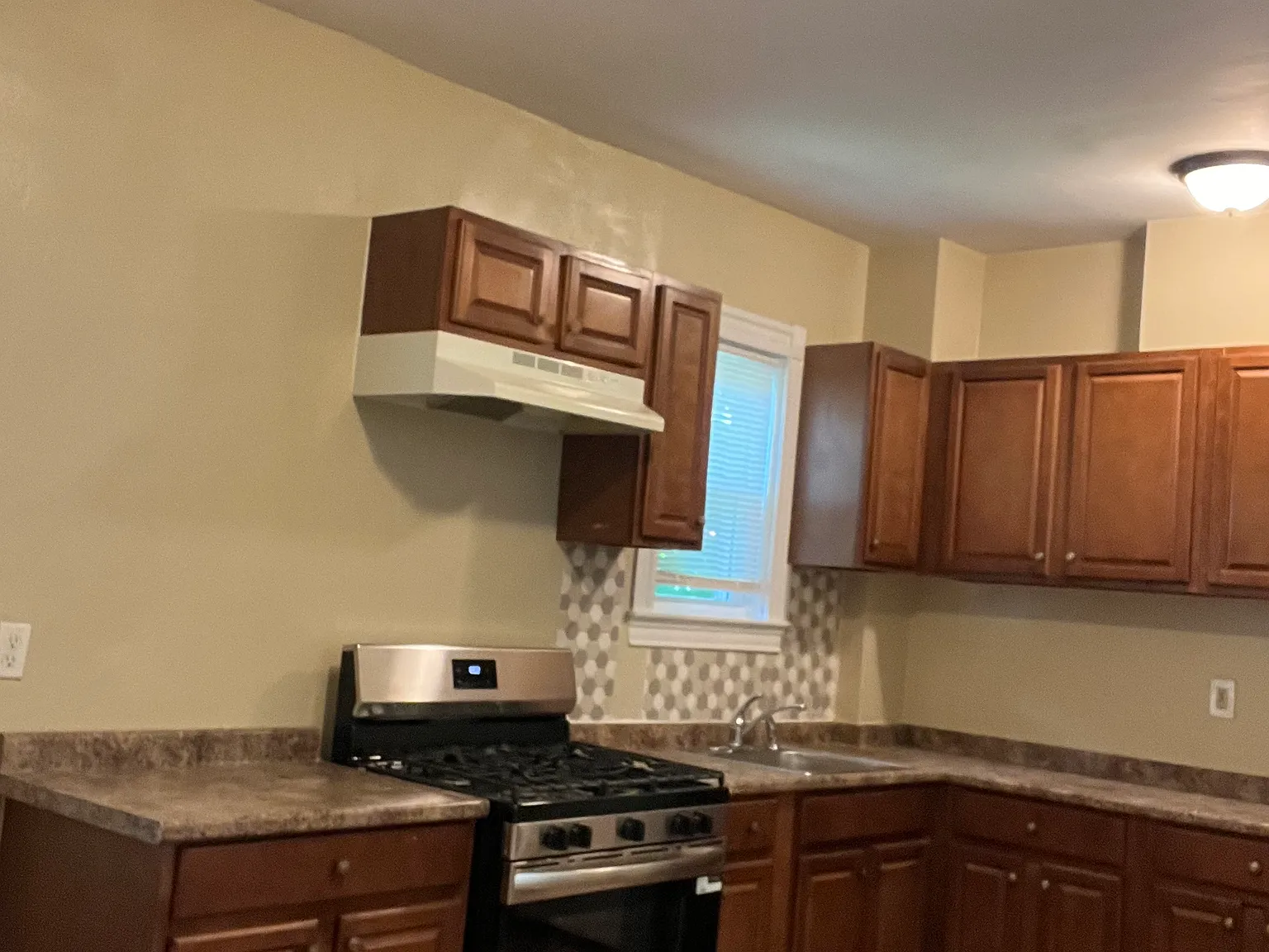 2 bed, 935 sqft, $3,000 — Photo 2