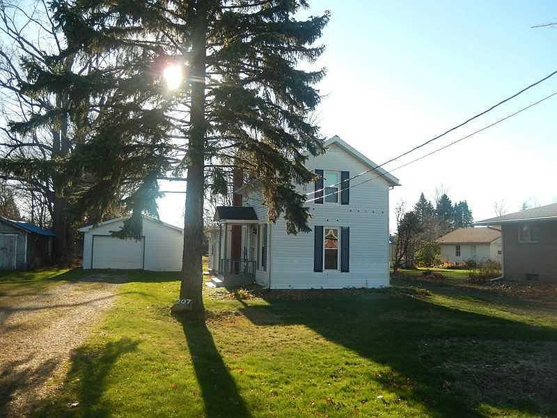 1st image of 207 Hathaway St W