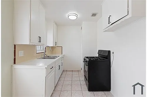 400 E Lancaster Blvd Photo 1