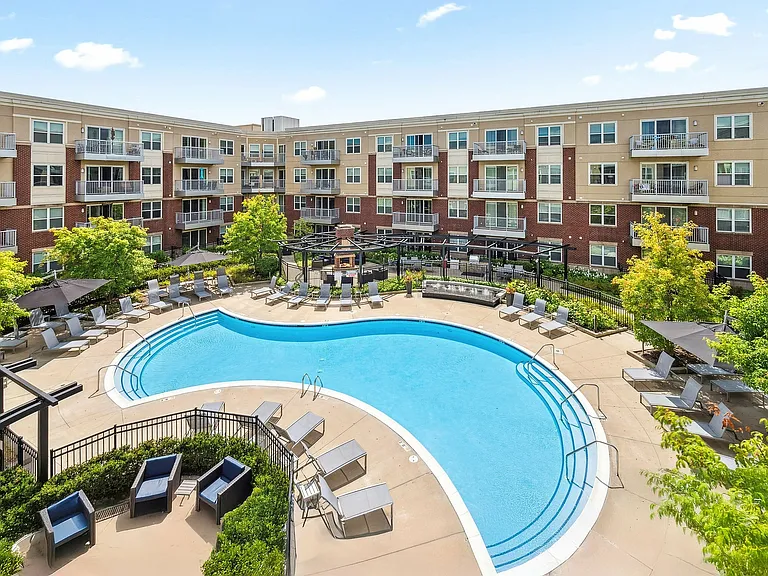 Deerfield_amenity_pool 01