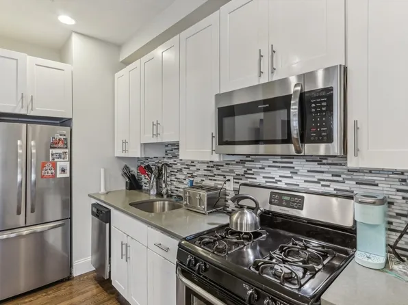 200 W 8th St #1, South Boston, MA 02127