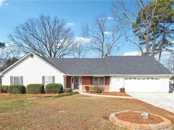 1431 Willow Bend Dr, Snellville, GA 30078