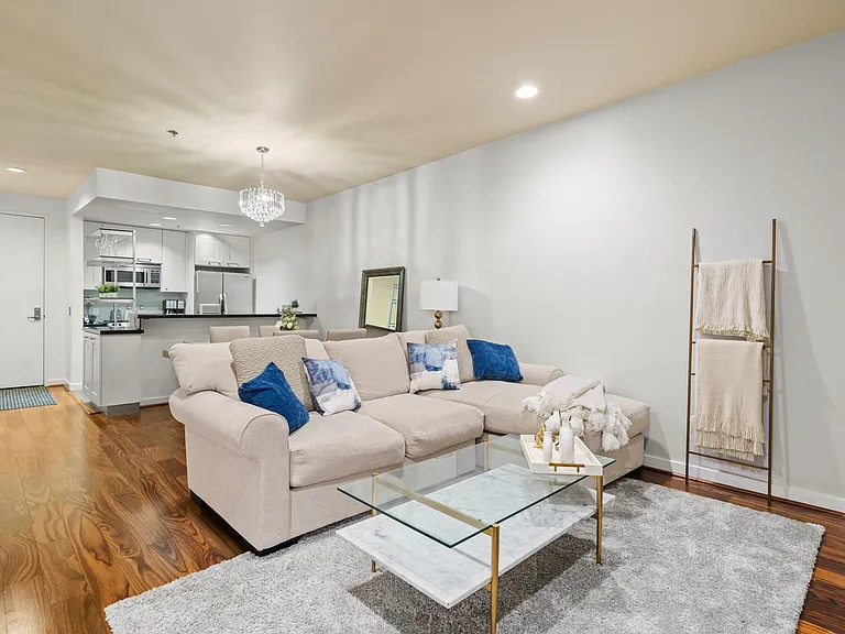 585 N Rossmore Ave #208 — Photo 7