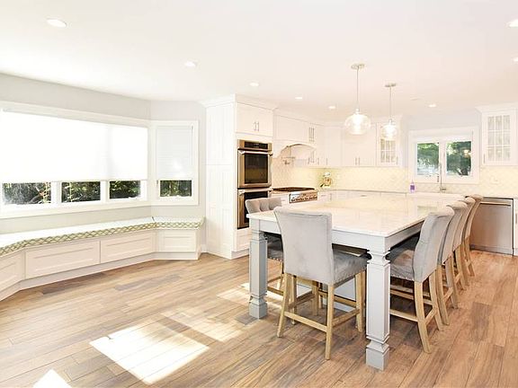4th image of 4 Hickory Ln