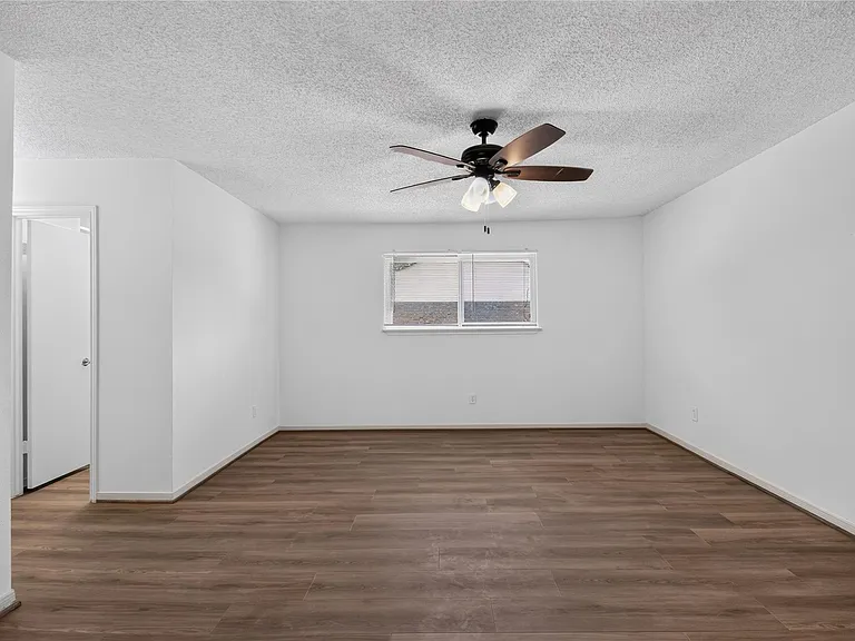1334 Country Place Dr — Photo 21