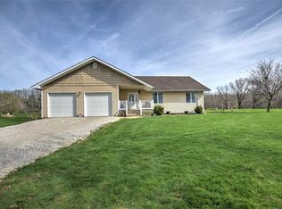 2204 E 1800 North Rd, Moweaqua, IL 62550