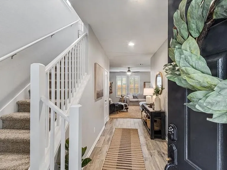 1119 Lonesome Oak Dr — Photo 2