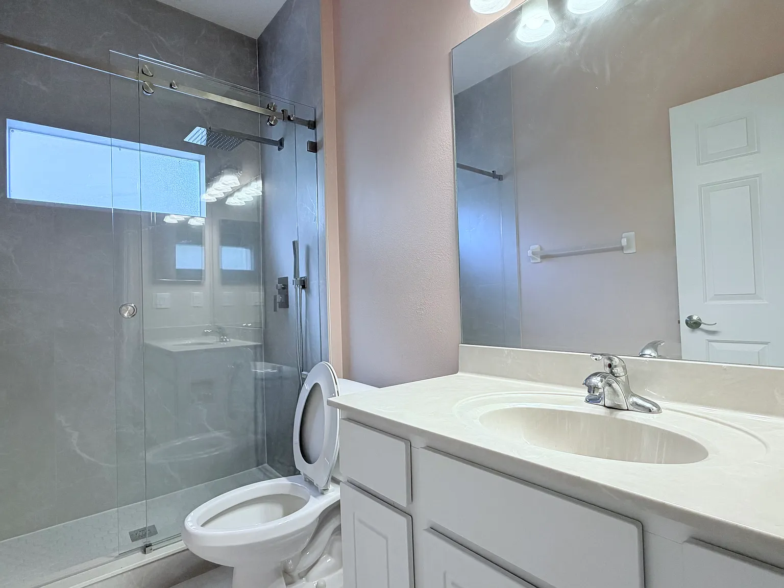 3 bed, 1832 sqft, $2,300 — Photo 3