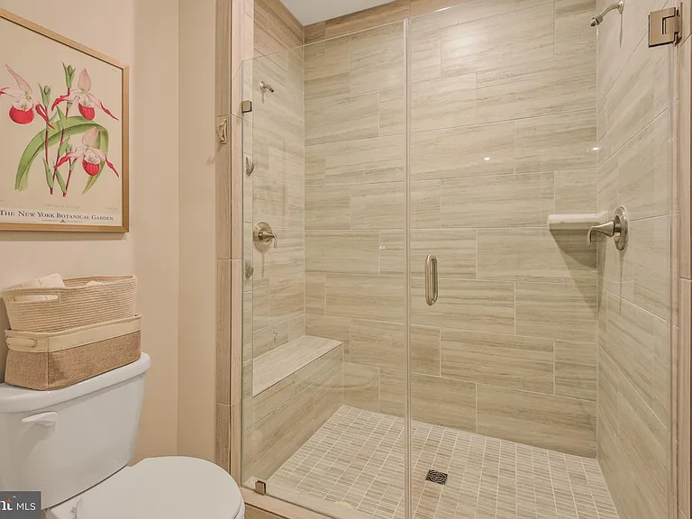 813 Rockwell Ave — Photo 25