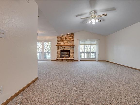 3rd image of 316 Hillcrest Dr