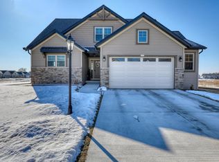 1721 Arthurs Pass, Oconomowoc, WI 53066