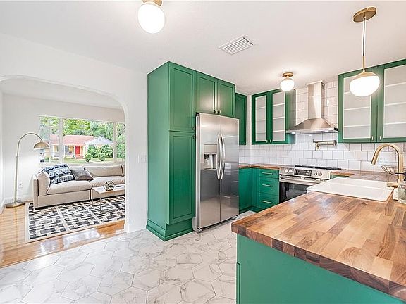 5th image of 1005 E Jean St