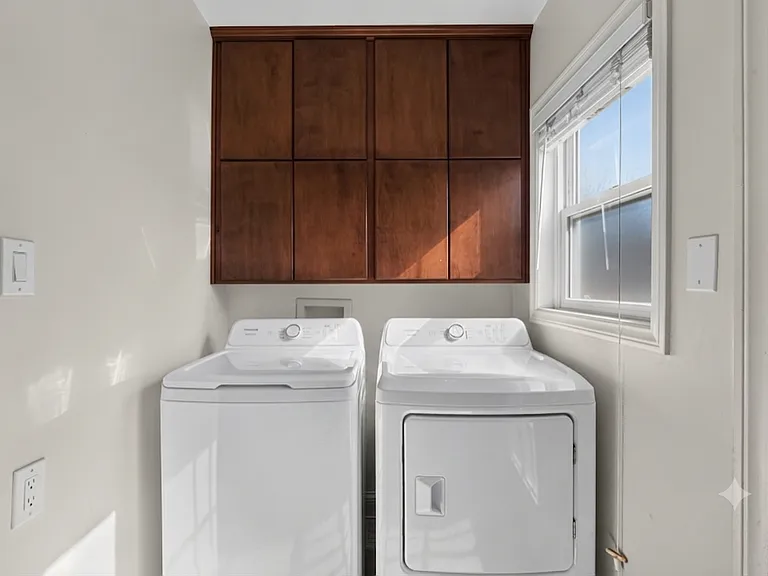 7742 Dunbarton Ave — Photo 11