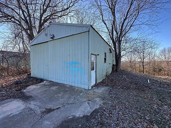 3rd image of 629 S Eagle Street