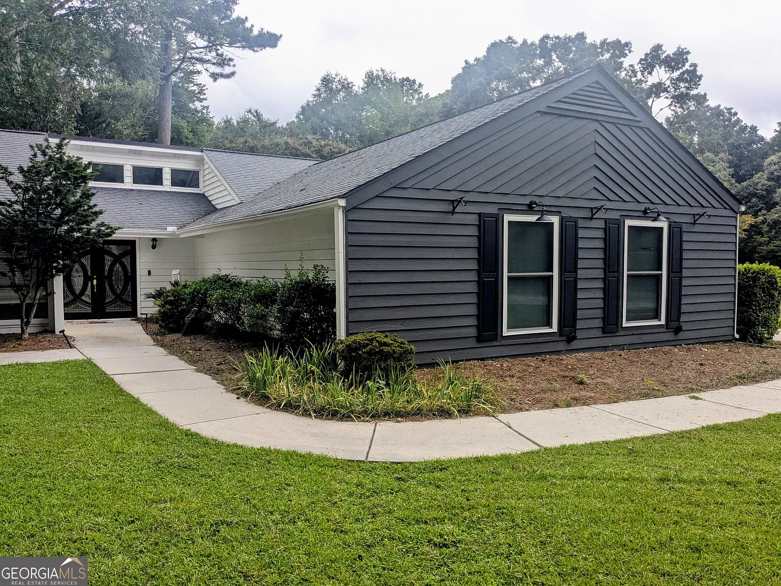 3 bed, 2.0 bath, 2060 sqft, $2,925 — Photo 1