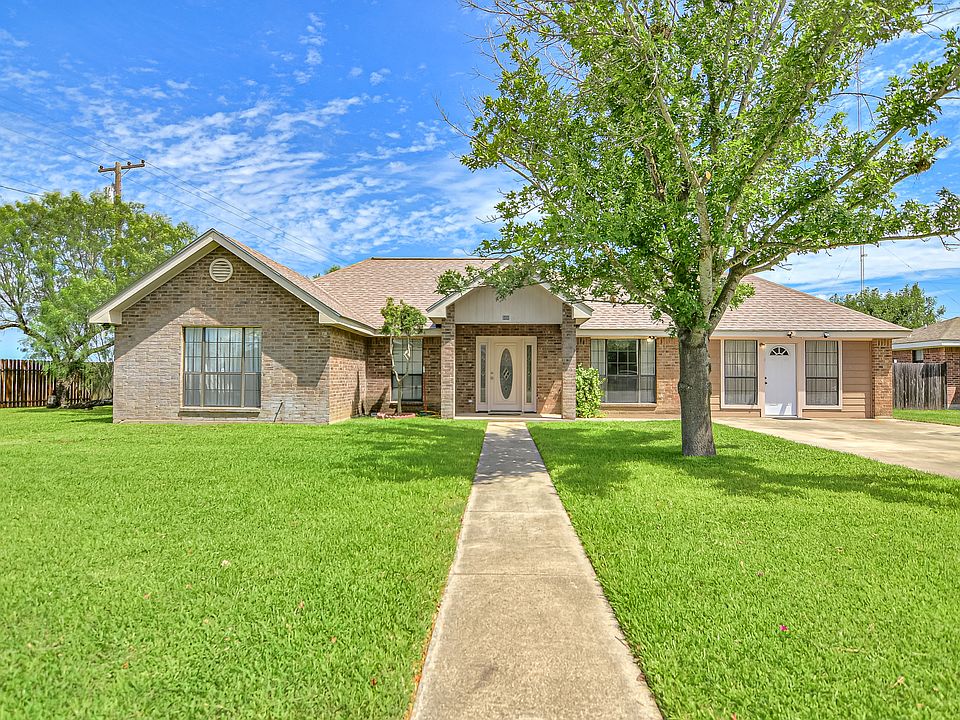 1st image of 100 N Bluebonnet Dr