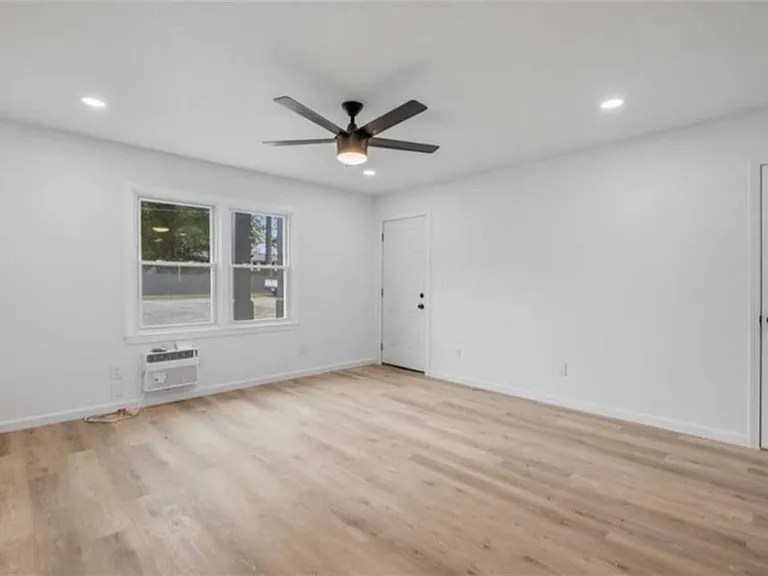 608 N College Dr #4 — Photo 7
