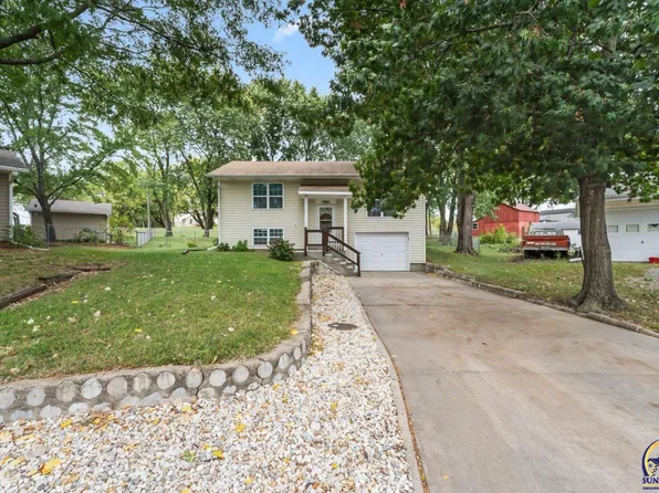 510 Melody Ct, Carbondale, KS 66414