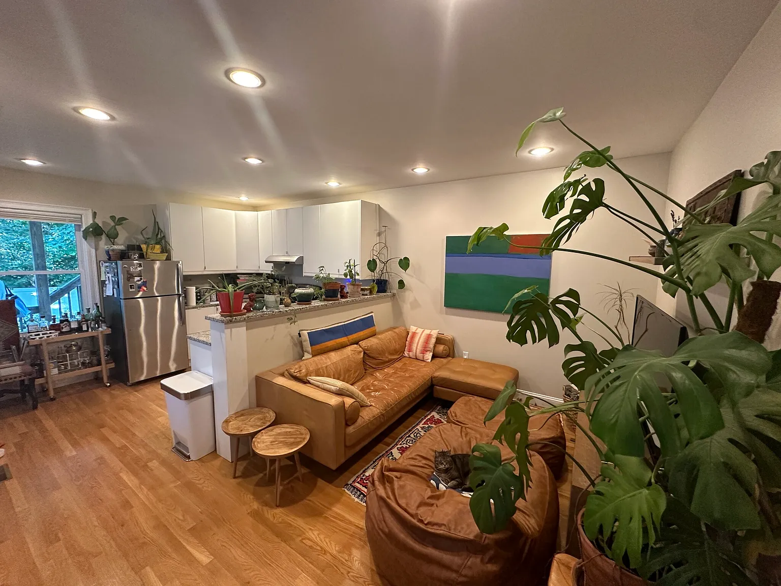 2 bed, 1.0 bath, 1050 sqft, $3,950 — Photo 2