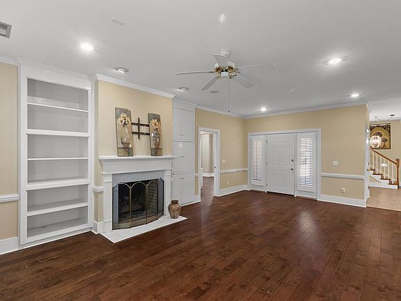 3rd image of 22 Ballestone Ct