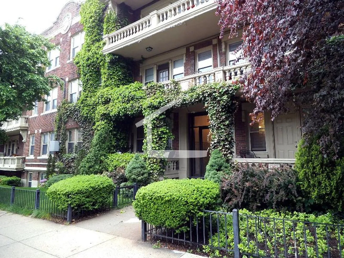 Gorgeous 2 bed in Allston — Photo 1
