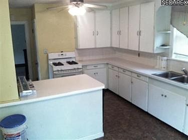 3rd image of 213 Jefferson St E