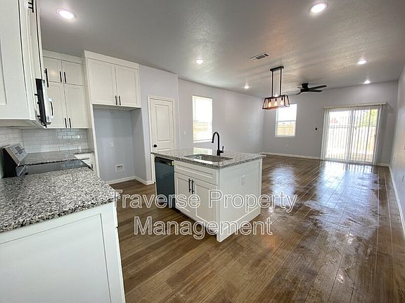 5th image of 2362 Evans Ave