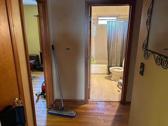 5th image of 225 Flowers St