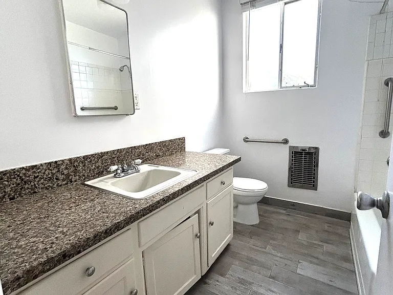 1332 N Citrus Ave #1 — Photo 15