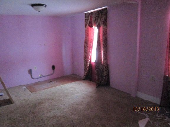 4th image of 564 Orange St