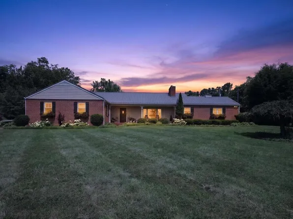 481 Wassona Dr, Marion, VA 24354