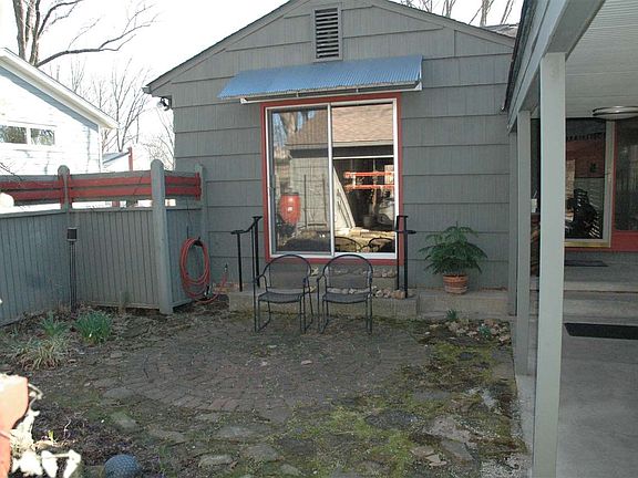 2nd image of 1404 S Longwood Dr
