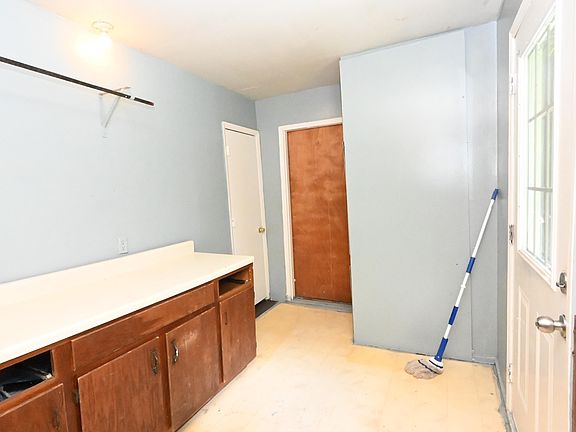 5th image of 3324 Eulaton Rd
