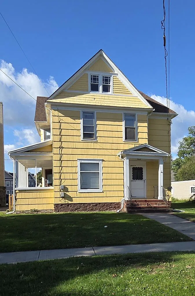 4 bed, 1.5 bath, 2365 sqft, $2,300 — Photo 3