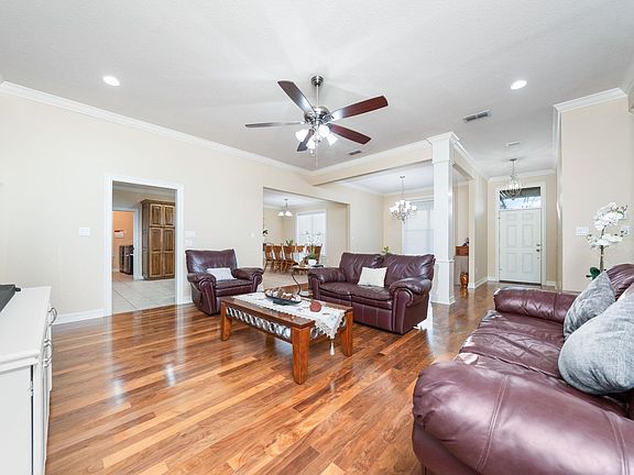 4th image of 706 S White Oak Rd