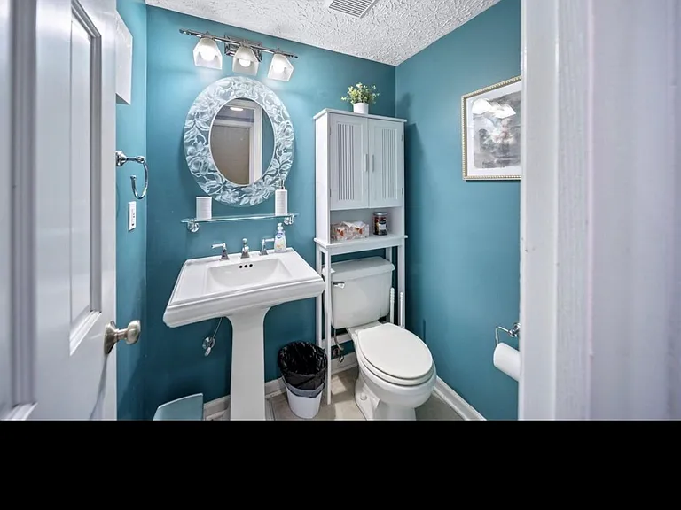 9053 Longstone Dr — Photo 15
