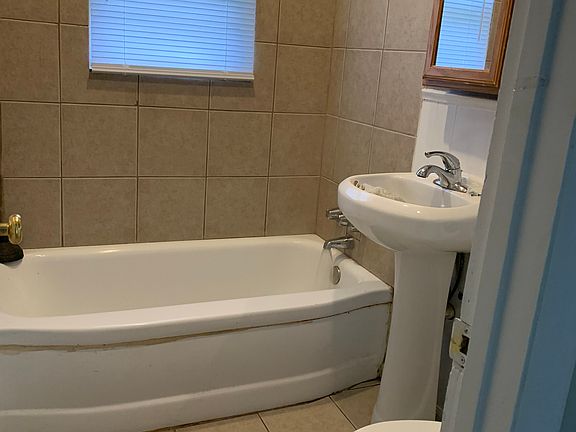 5th image of 5005 Vista St