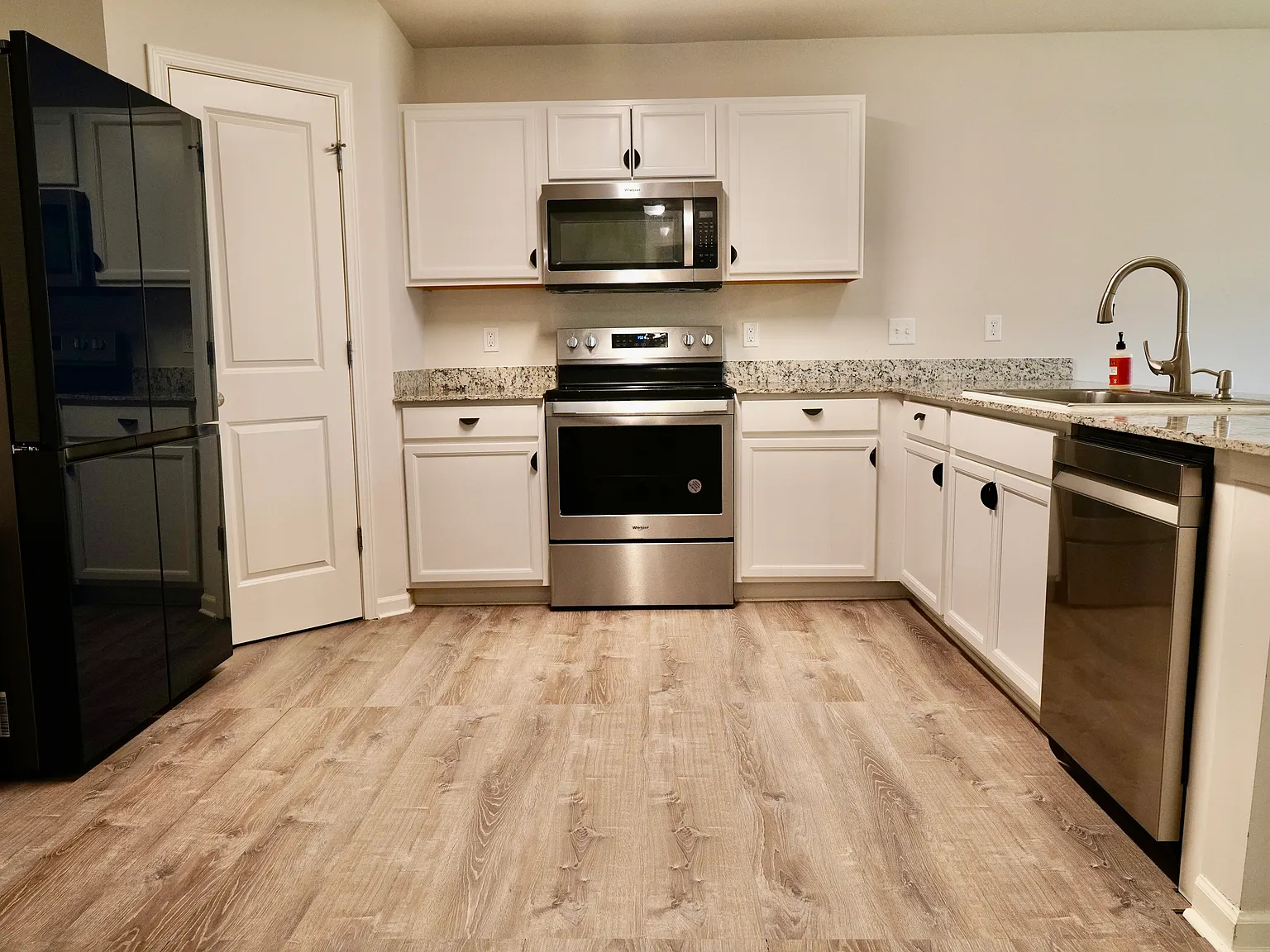 4 bed, 1864 sqft, $2,895 — Photo 3