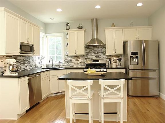 2nd image of 16 Misty Meadow Way
