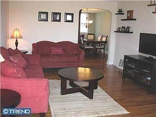 3rd image of 2568 Bond Ave