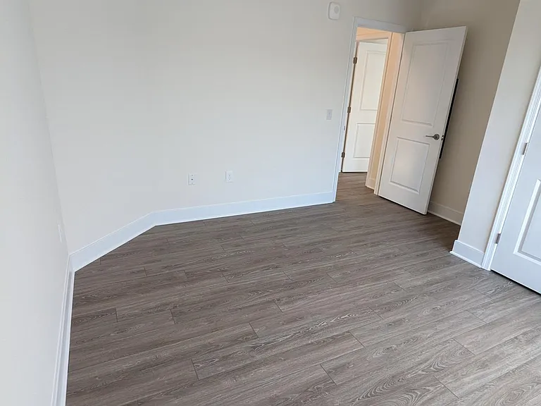 College Park Apartments — Photo 31