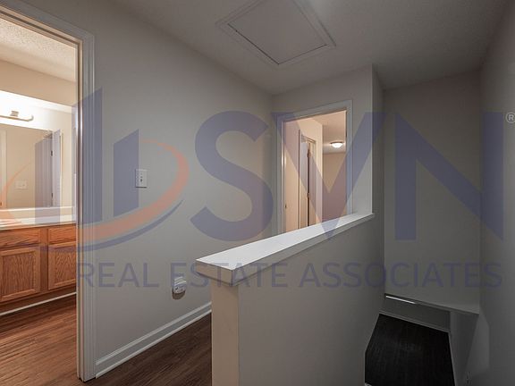 5th image of 221 Schultz St