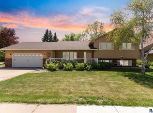 3525 S Matthew Dr, Sioux Falls, SD 57103