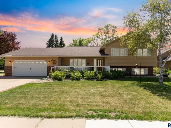 3525 S Matthew Dr, Sioux Falls, SD 57103
