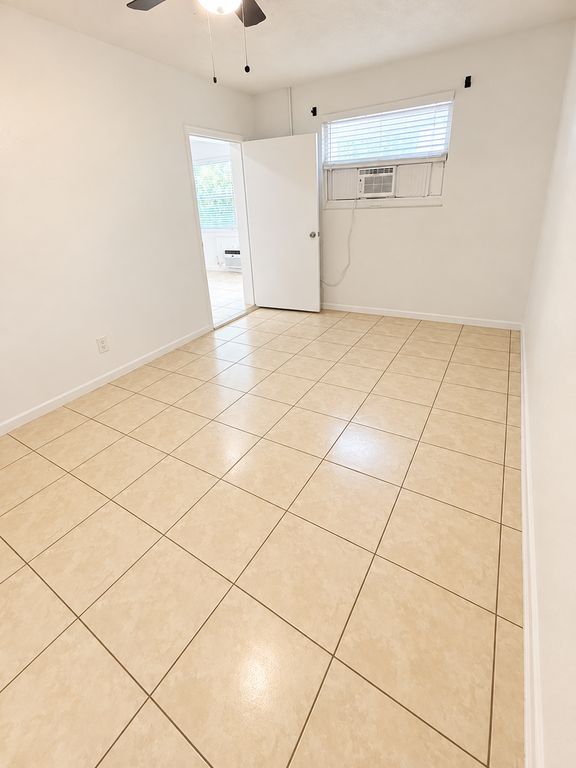 1161 NE 23rd Ter APT 4, photo 6