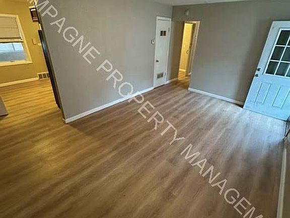 3rd image of 7107 E 111th Ter