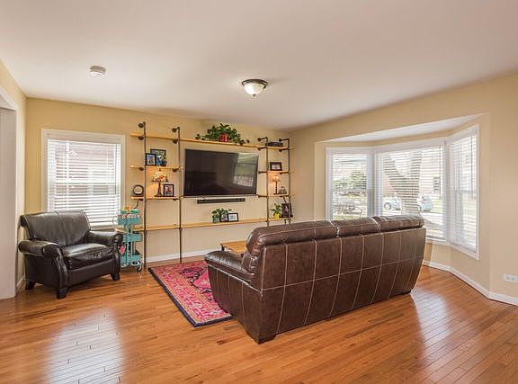 4th image of 509 N Laverne Ave