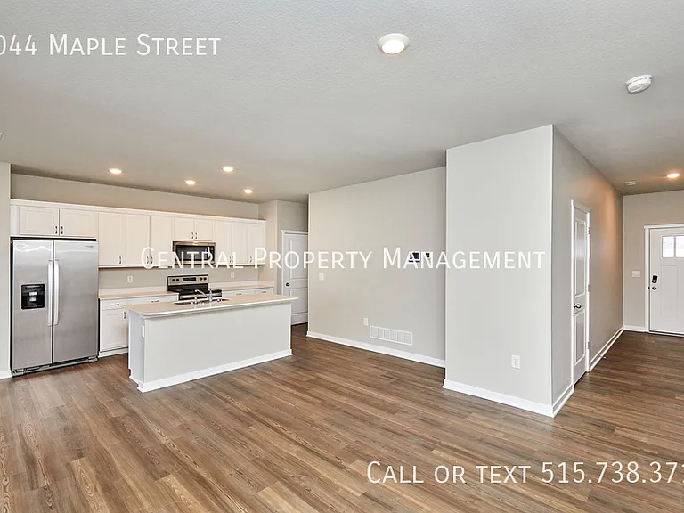 1044 Maple St — Photo 4