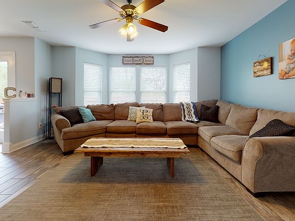 3rd image of 1419 Sunray Dr